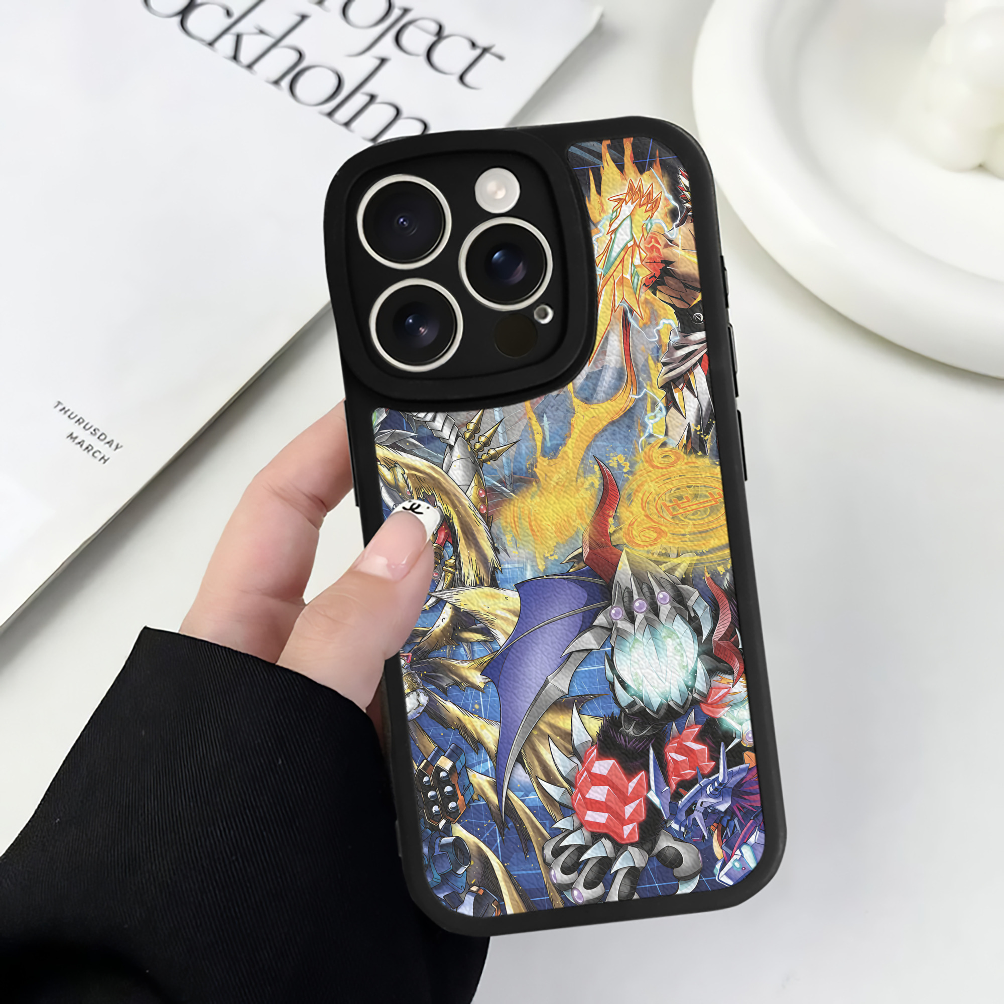 （画像用） Digimon デジタルモンスター/デジモン 【iPhone 16シリーズ対応】シリコンスマホケース（レザー調） 材質：シリコン